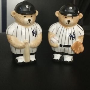 New York Yankees teddy bear salt & pepper shakers